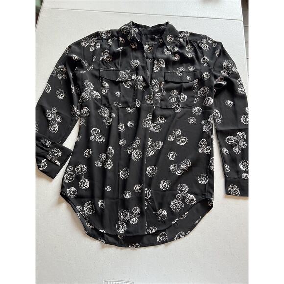 Ann Taylor Size XS Black Floral V Neck Silky 100% Polyester Long Sleeve blouse - Picture 4 of 11